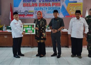 Wakil Bupati Grobogan Sugeng Prasetyo secara simbolis membuka pelaksanaan Bulan Dana PMI 2025, di Aula DPRD Grobogan, Senin, 23 Juni 2025. (Ahmad Abror/Harianmuria.com)
