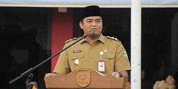 Wakil Bupati Jepara M Ibnu Hajar (Gus Hajar) memimpin upacara peringatan Hari Keluarga Nasional Ke-32 di Halaman Kantor Bupati Jepara, Senin, 30 Juni 2025. (Tomi Budianto/Harianmuria.com)