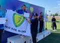 Wakil Bupati Pati Risma Ardhi Chandra menyerahkan piagam kepada atlet juara asal Blora dalam Kejuaraan Atletik Kelompok Umur (KU) 2025 yang digelar di Stadion Joyokusumo, Sabtu, 28 Juni 2025. (Setyo Nugroho/Harianmuria.com)