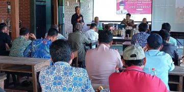 Wakil Ketua DPRD Jepara Junarso menjadi narasumber dalam kegiatan diskusi pangan keluarga di Cafe Rolet Desa Kelet, Kecamatan Keling, Kabupaten Jepara, pada Kamis, 26 Juni 2025. (Tomi Budianto/Harianmuria.com)