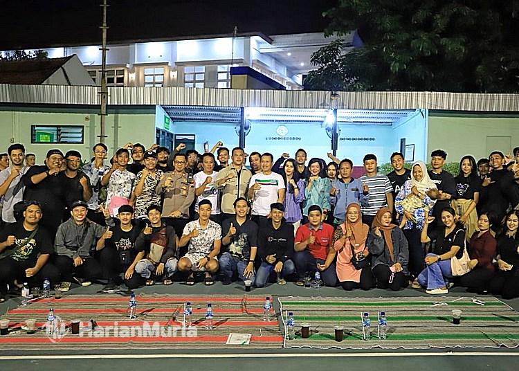 Pemkab Kudus dan Pedagang Kopi Keliling Sepakati 8 Aturan Demi Trotoar Tertib - Harianmuria Pemkab Kudus bersama pedagang kopi keliling menyepakati 8 aturan untuk menjaga ketertiban trotoar dan kebersihan lingkungan.