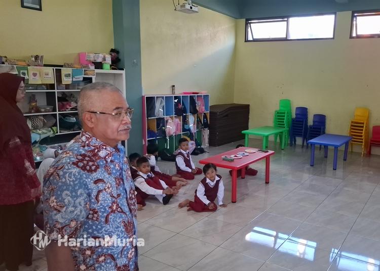 Siswa SD PTQ Smart Kids tak masuk Dapodik karena sekolah tak punya izin operasional.