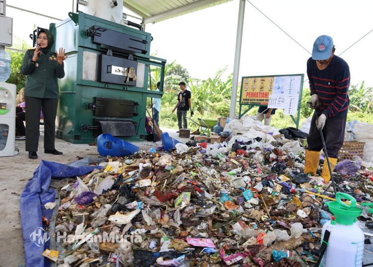 Mesin insinerator Motah mampu membakar 500 kilogram hingga 1 ton sampah per jam.