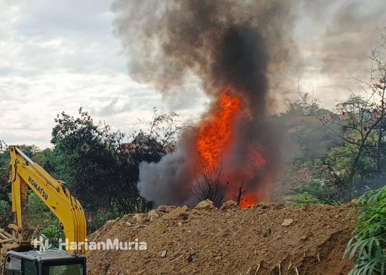 Semburan api sumur minyak di Blora mulai mereda pada hari keempat, tetapi BPBD tetap waspadai potensi blow out susulan.
