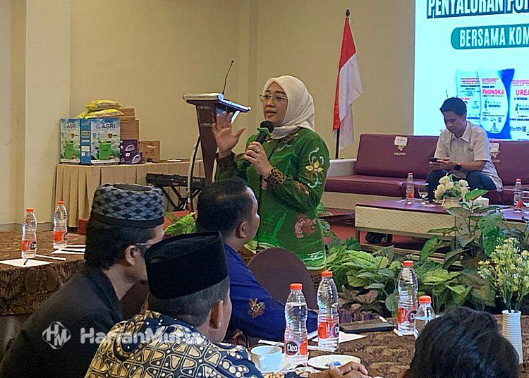 DPR Dorong Sosialisasi Skema Baru Pupuk Subsidi untuk Petani, Pastikan Tepat Sasaran - Harianmuria Komisi IV DPR RI mendorong PT Pupuk Indonesia dan pemda gencarkan sosialisasi skema baru penyaluran pupuk bersubsidi agar lebih efisien dan tepat sasaran bagi petani.