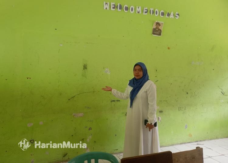 Viral Perundungan Siswi SMP di Rembang, Pihak Sekolah Jelaskan Kronologi dan Pemicu - Harianmuria Pihak sekolah akhirnya angkat bicara soal video viral perundungan siswi SMP di Kragan, Rembang, yang dipicu masalah pribadi.