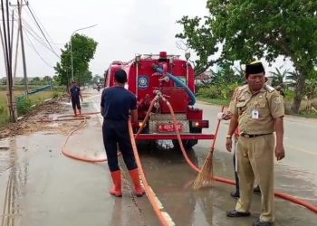 Pemkab Demak lakukan mitigasi serius atas jalan licin di Demak-Mijen akibat proyek normalisasi Sungai Wulan.