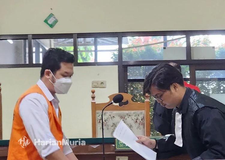 Oknum Polisi Penganiaya Bayi hingga Tewas di Semarang Dituntut 14 Tahun Penjara - Harianmuria Jaksa menuntut Brigadir Ade Kurniawan, oknum polisi Polda Jateng, dengan hukuman 14 tahun penjara atas kasus penganiayaan yang menewaskan bayi berusia dua bulan di Semarang.