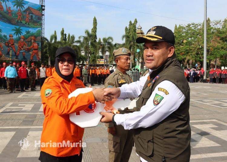 Siaga Bencana, Pemkab Blora Gelar Apel Kesiapsiagaan Hadapi Puncak Musim Hujan - Harianmuria Pemkab Blora menggelar Apel Kesiapsiagaan Menghadapi Musim Hujan 2025/2026 untuk memperkuat sinergi penanggulangan bencana.