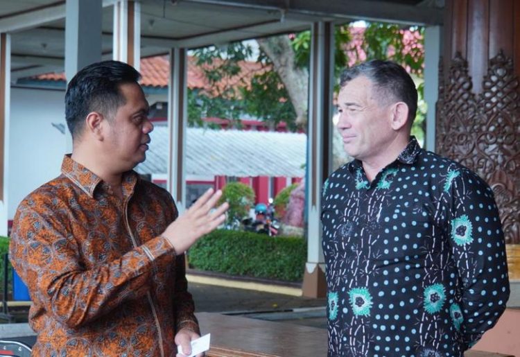 Kunjungan Konjen Australia Glen Askew ke Jepara bahas penguatan kerja sama, pelayanan publik, kebencanaan, hingga kekaguman pada budaya lokal seperti gebyok dan tradisi Jepara.