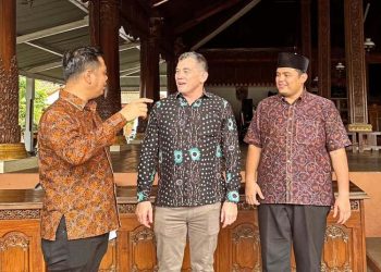 Bupati Jepara Genjot Branding Pariwisata Internasional Lewat Kunjungan Konjen Australia - Harianmuria Bupati Jepara memanfaatkan kunjungan Konjen Australia untuk memperkuat branding pariwisata internasional, khususnya destinasi unggulan Karimunjawa dan kekayaan budaya lokal.