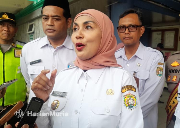 17 Siswa SMPN 1 Kendal Dilarikan ke RS dan Puskesmas, Diduga Keracunan Menu MBG - Harianmuria Bupati Kendal menunggu hasil pemeriksaan menu MBG yang diduga menyebabkan 17 siswa SMPN 1 Kendal keracunan hingga dirawat di RS dan Puskemas.