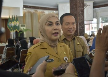 Pemkab Kendal menyiapkan gedung PLUT dan Dekranasda sebagai pusat oleh-oleh dan UMKM Center untuk mendongkrak promosi produk lokal serta meningkatkan kesejahteraan pelaku UMKM.