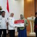 Bupati Kendal Dyah Kartika Permanasari mengapresiasi warga yang secara sukarela graduasi dari sebagai penerima bansos.