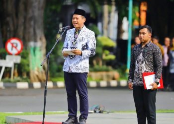 Peringatan HGN 2025 di Kudus berlangsung khidmat, Bupati Sam’ani menegaskan komitmen Pemkab memperkuat ekosistem pendidikan.