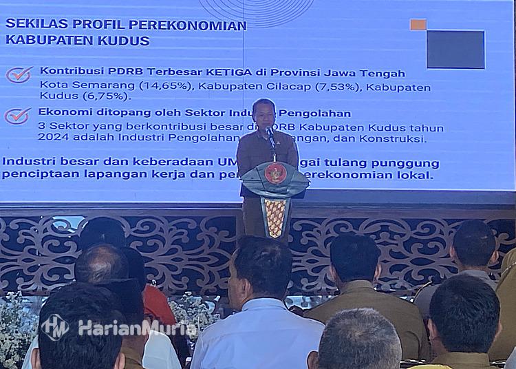Bupati Kudus Sam’ani Intakoris meminta para kepala desa memastikan data akurat untuk mendukung Sensus Ekonomi 2026.