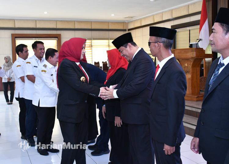 Bupati Pekalongan Fadia Arafiq melantik 9 Pejabat Tinggi Pratama dalam rotasi birokrasi untuk memperkuat tata kelola pemerintahan dan meningkatkan pelayanan publik.