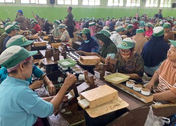 Serikat pekerja di Kudus mengusulkan kenaikan UMK 2026 hingga 10,5 persen.