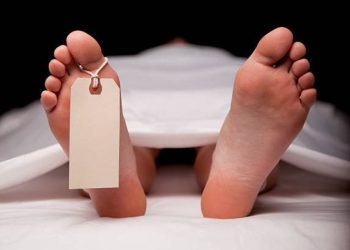 Seorang warga Betokan, Demak, ditemukan meninggal akibat gantung diri di pohon matoa, Senin, (1/12/2025).