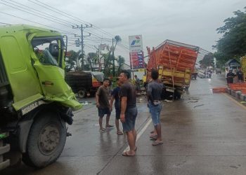 Dua kecelakaan terjadi di jalur Pantura Kendal pada Selasa (11/11/2025), satu pengendara motor tewas setelah menabrak taman jalan di Bugangin.