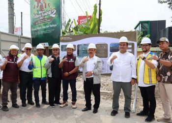 Kepala Bappenas bersama Bupati Blora meninjau tiga proyek strategis nasional di Blora: Jalan Inpres, Pasar Ngawen, dan Bendungan Cabean.