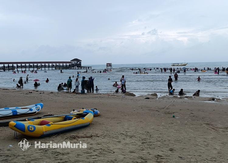 Pantai Bandengan Jepara, Surga Pasir Putih Favorit Keluarga dan Wisatawan Muda - Harianmuria Pantai Bandengan Jepara menawarkan pasir putih, air laut jernih, wahana seru, dan fasilitas lengkap yang cocok untuk keluarga maupun wisatawan muda.