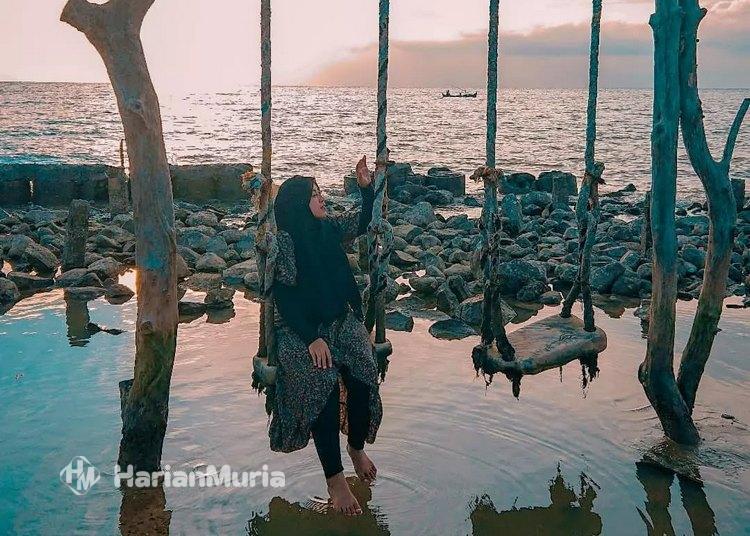Pantai Semat Jepara, Destinasi Sunyi dengan Keindahan Alami yang Memikat Wisatawan - Harianmuria Pantai Semat Jepara menawarkan panorama alami yang tenang, sunset memukau, dan suasana damai yang memikat wisatawan yang ingin menikmati keindahan pantai tanpa keramaian.