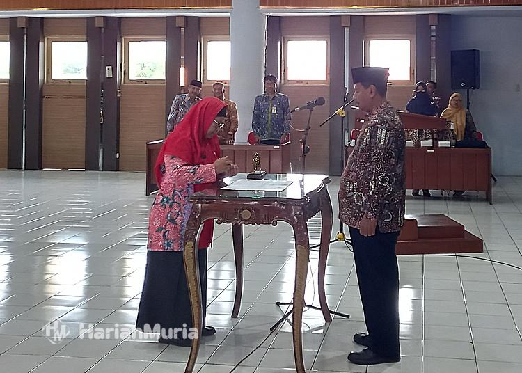 Bupati Rembang Harno melantik 22 pejabat ASN, menekankan penataan birokrasi yang berintegritas dan tepat sasaran.