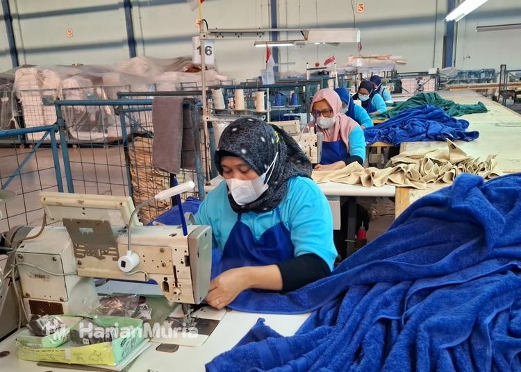 Buruh Kabupaten Semarang Minta UMK 2026 Naik 20 Persen Jadi Rp3,1 Juta - Harianmuria Buruh Kabupaten Semarang yang tergabung dalam Gempur mengusulkan kenaikan UMK 2026 sebesar 20 persen menjadi Rp3,1 juta.