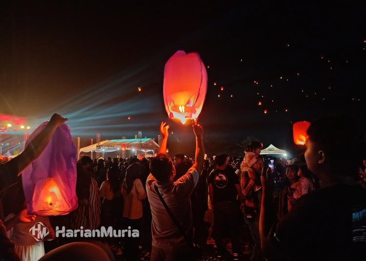 Pantai Bandengan Jepara berubah menjadi lautan cahaya saat Festival Lampion 2 digelar