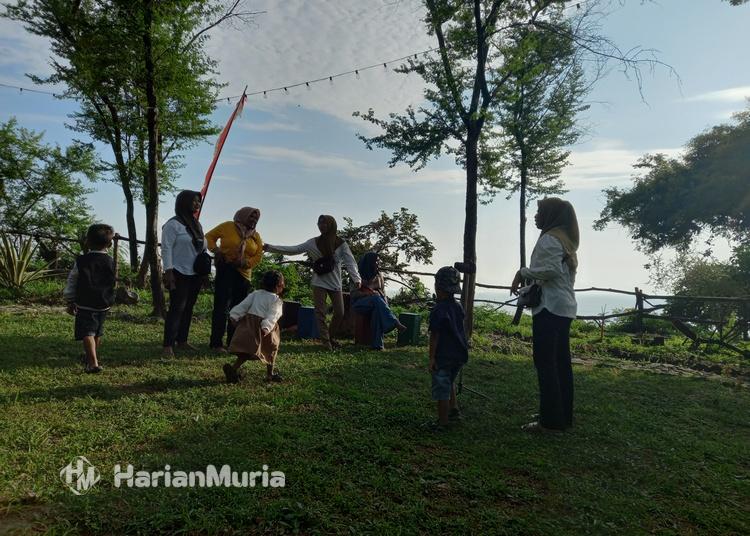 Wisata Watu Layar di Lasem, Rembang menawarkan pemandangan sunset menakjubkan, panorama laut, hingga edukasi hutan lindung.