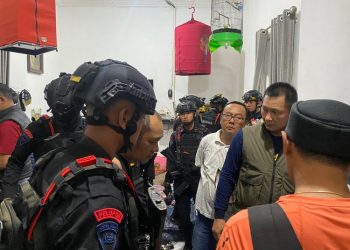 Dramatis! Polisi Ditembaki Saat Gerebek Jaringan Pengedar Psikotropika di Pekalongan - Harianmuria Polisi Pekalongan ditembaki saat menggerebek jaringan pengedar psikotropika.