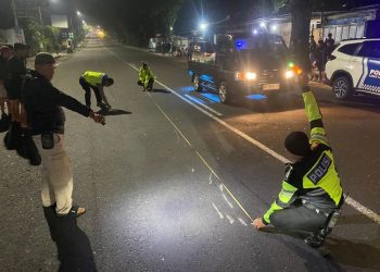 Kecelakaan Maut di Jalan Soekarno-Hatta Salatiga: Pelajar Tewas, Polisi Buru Pengemudi Misterius - Harianmuria Kecelakaan maut di Jalan Soekarno-Hatta Salatiga menewaskan seorang pelajar 16 tahun, polisi memburu pengemudi misterius yang diduga terlibat dalam insiden.