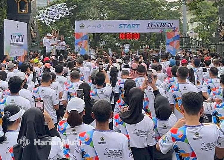 Mohammad Saleh: DPRD Jateng Fun Run Pererat Relasi Legislatif dan Masyarakat - Harianmuria DPRD Jateng menggelar Fun Run 5K di Semarang dengan 1.400 peserta sebagai upaya mempererat hubungan legislatif dan masyarakat melalui olahraga dan gaya hidup sehat.
