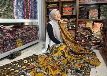 Wisata Tenun Troso di Jepara menghadirkan pengalaman budaya autentik, mulai dari proses menenun tradisional hingga tur edukatif, menjaga warisan kearifan lokal.