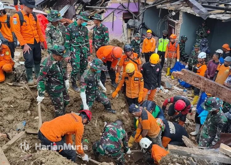 Tren Bencana Jateng 2025 Meningkat: Banjir Paling Banyak, Longsor Telan Korban Jiwa Terbesar - Harianmuria Tren bencana Jateng 2025 meningkat, dengan banjir jadi bencana terbanyak dan tanah longsor menjadi penyumbang korban jiwa terbesar.