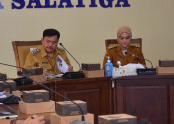 Wawali Salatiga Nina Agustin menyoroti lambannya respons DLH menangani laporan pohon tumbang.