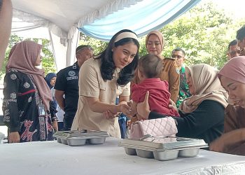 Tinjau SPPG Tegalrejo Salatiga, Wamen Isyana Bagoes Oka Tekankan Pentingnya 1.000 HPK - Harianmuria Wamen Isyana Bagoes Oka meninjau SPPG Tegalrejo Salatiga dan menekankan pentingnya pemenuhan gizi pada 1000 Hari Pertama Kehidupan (HPK) sebagai kunci pencegahan stunting.
