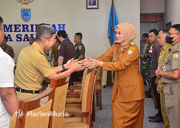 Wawali Salatiga Nina Agustin soroti lambannya respons DLH dalam menangani laporan pohon tumbang.