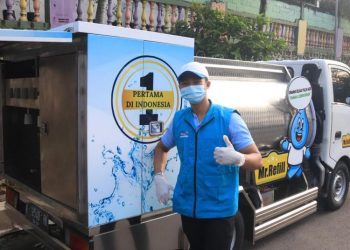 Aqualux dan Mr. Refill Kirim Mobil Air Minum Ramah Lingkungan untuk Korban Banjir di Sumbar - Harianmuria Aqualux dan Mr. Refill mengirim mobil air minum ramah lingkungan ke Sumbar untuk membantu korban banjir dan longsor.