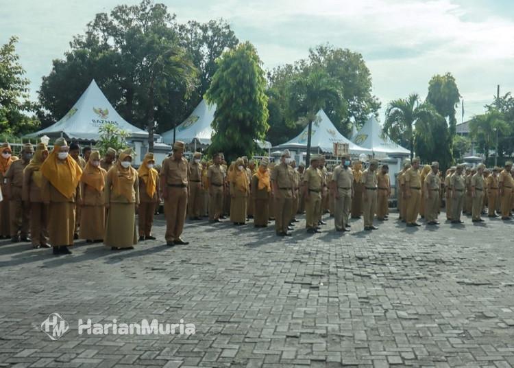 Pastikan Layanan Efektif, Pemkab Kendal Tak Berlakukan WFA selama Libur Nataru - Harianmuria Pemkab Kendal tidak memberlakukan WFA bagi ASN selama libur Natal 2025 dan Tahun Baru 2026 (Nataru) untuk memastikan layanan publik tetap efektif.