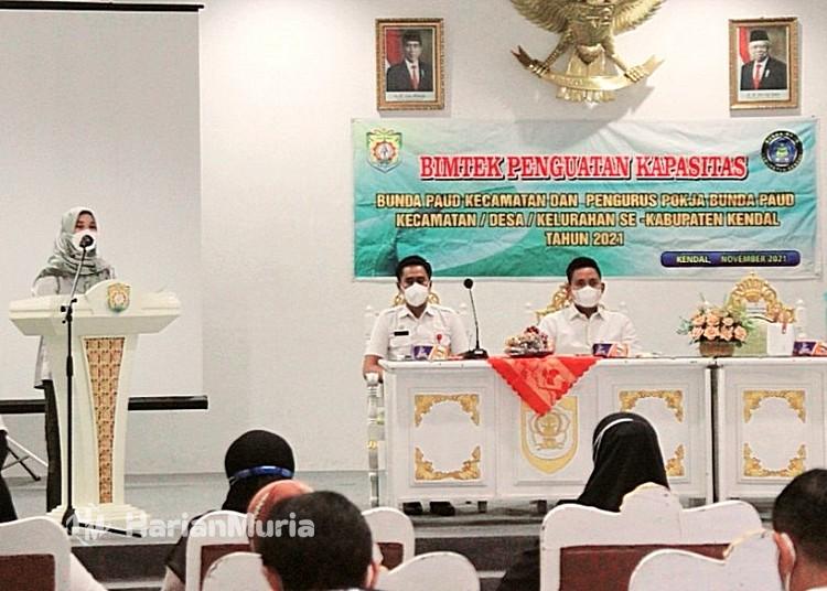 Disdikbud Kendal menggelar Bimtek Pengembangan Konten Digital untuk guru PAUD guna meningkatkan kreativitas, literasi digital, dan kualitas pembelajaran yang lebih interaktif dan menyenangkan bagi anak usia dini.