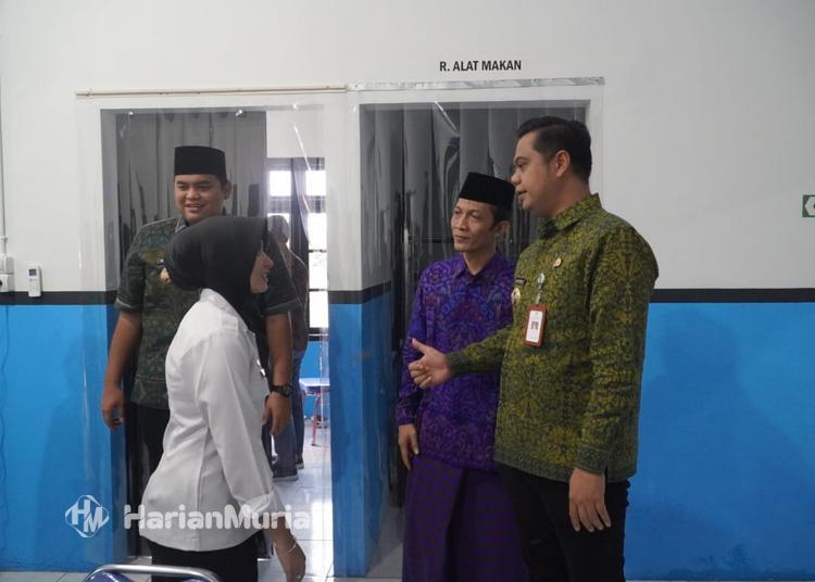 Program MBG Jepara Libatkan Penyandang Disabilitas, Penerima Manfaat Tembus 190 Ribu - Harianmuria Program MBG Jepara kini melibatkan penyandang disabilitas sebagai relawan, jumlah penerima manfaat kini mencapai 190.442 orang.