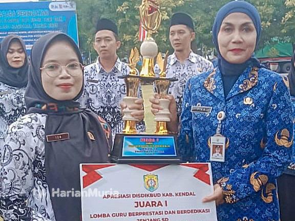 Inovasi Kartu Saku Aksara Jawa Antar Nur Azizatun Muna Raih Juara 1 Guru Berprestasi Kendal - Harianmuria Guru SDN 2 Gondoharum, Nur Azizatun Muna, meraih juara 1 Guru Berprestasi Kendal 2025 melalui inovasi Kartu Saku Aksara Jawa yang memudahkan pembelajaran bagi siswa.