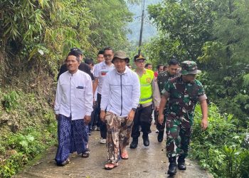 Kudus Siapkan Jalur Baru Rahtawu–Soco sebagai Akses Evakuasi Longsor - Harianmuria Pemkab Kudus dan TNI membuka jalur baru Rahtawu–Soco sepanjang 425 meter sebagai akses alternatif evakuasi longsor.