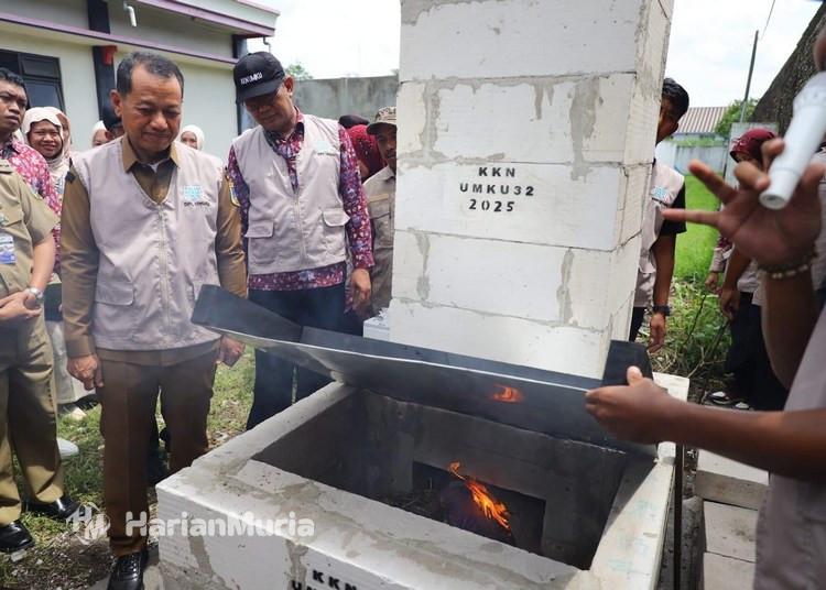 Mahasiswa UMKU Ciptakan Insinerator Sederhana untuk Atasi Masalah Sampah Desa - Harianmuria Mahasiswa UMKU ciptakan insinerator sederhana untuk mengatasi sampah desa di Kudus.