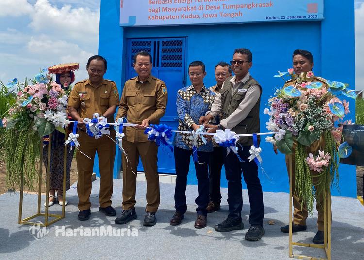 Pertama di Indonesia, Bupati Kudus Resmikan Pamdes Berbasis Energi Surya di Tumpangkrasak - Harianmuria Bupati Kudus Sam’ani Intakoris meresmikan Pamdes berbasis energi surya pertama di Indonesia di Desa Tumpangkrasak.