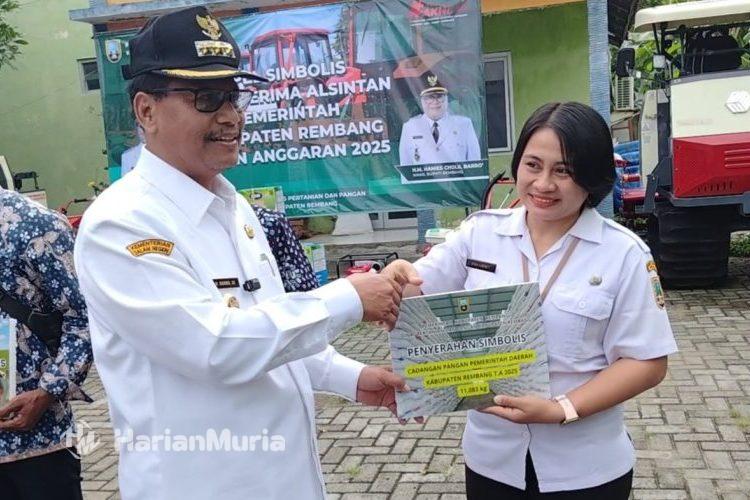 Pemkab Rembang Tambah Stok Cadangan Pangan 11 Ton Beras Jelang Akhir Tahun - Harianmuria Pemkab Rembang menambah stok Cadangan Pangan Pemerintah Daerah (CPPD) sebesar 11 ton beras jelang akhir 2025 untuk mengantisipasi bencana dan gejolak harga pangan.
