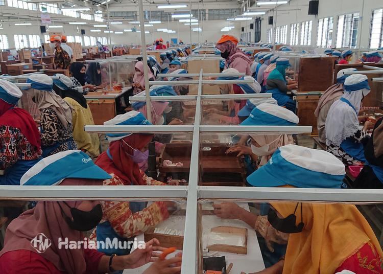 Upah buruh rokok Kudus resmi naik menjadi Rp3,135 juta per bulan pada 2026 setelah kesepakatan PPRK dan FSP RTMM-SPSI.