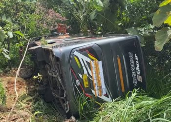 Bus rombongan ziarah asal Lampung Timur terguling di Dawe Kudus, sebanyak 50 penumpang selamat meski mengalami syok.